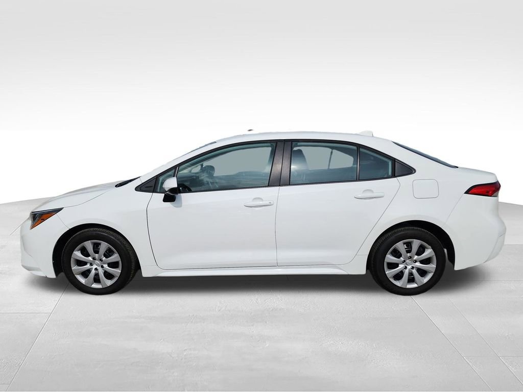 Used 2025 Toyota Corolla LE FWD image 6