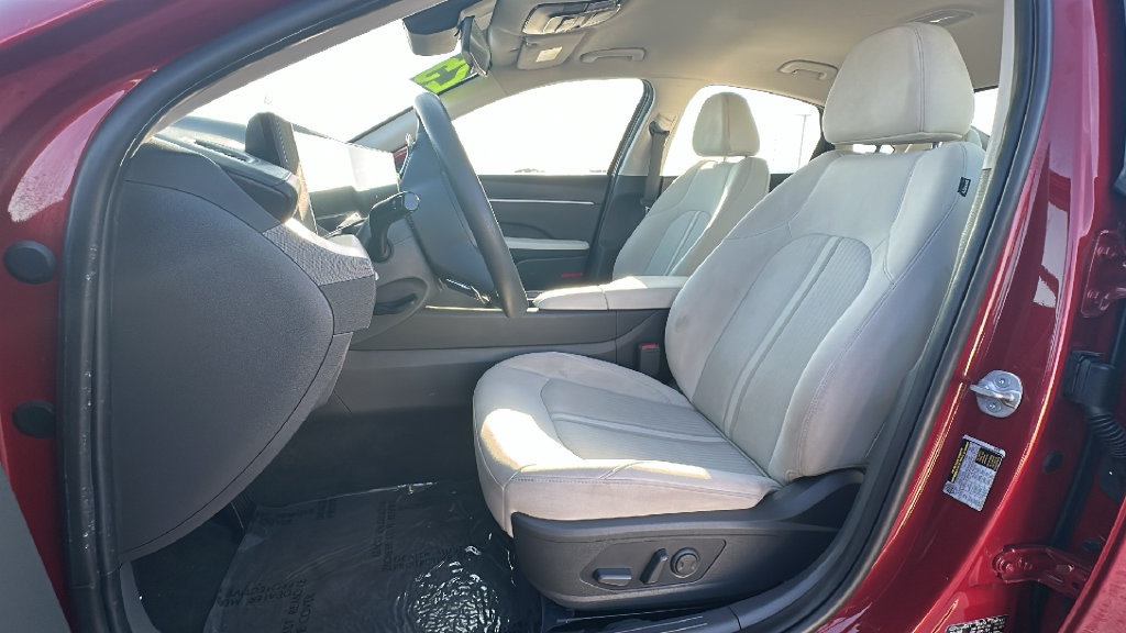 Used 2025 Hyundai Sonata SEL FWD image 4