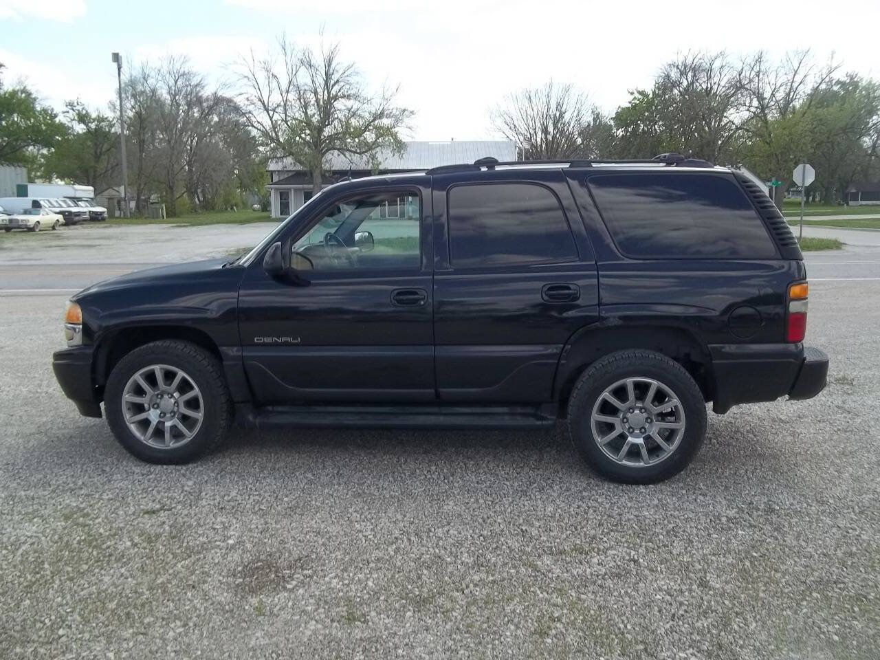 Used 2005 GMC Yukon Denali AWD/4WD image 1