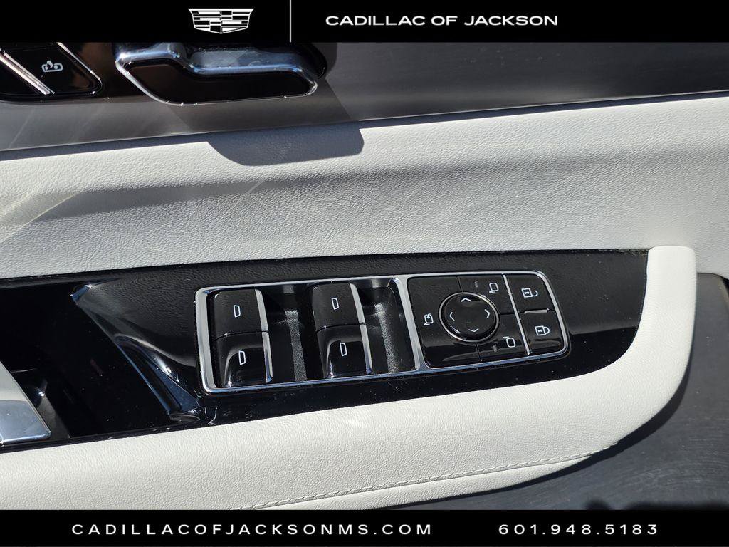 New 2026 Cadillac Vistiq Luxury w/ LPO, Floor Liner Package AWD/4WD image 17