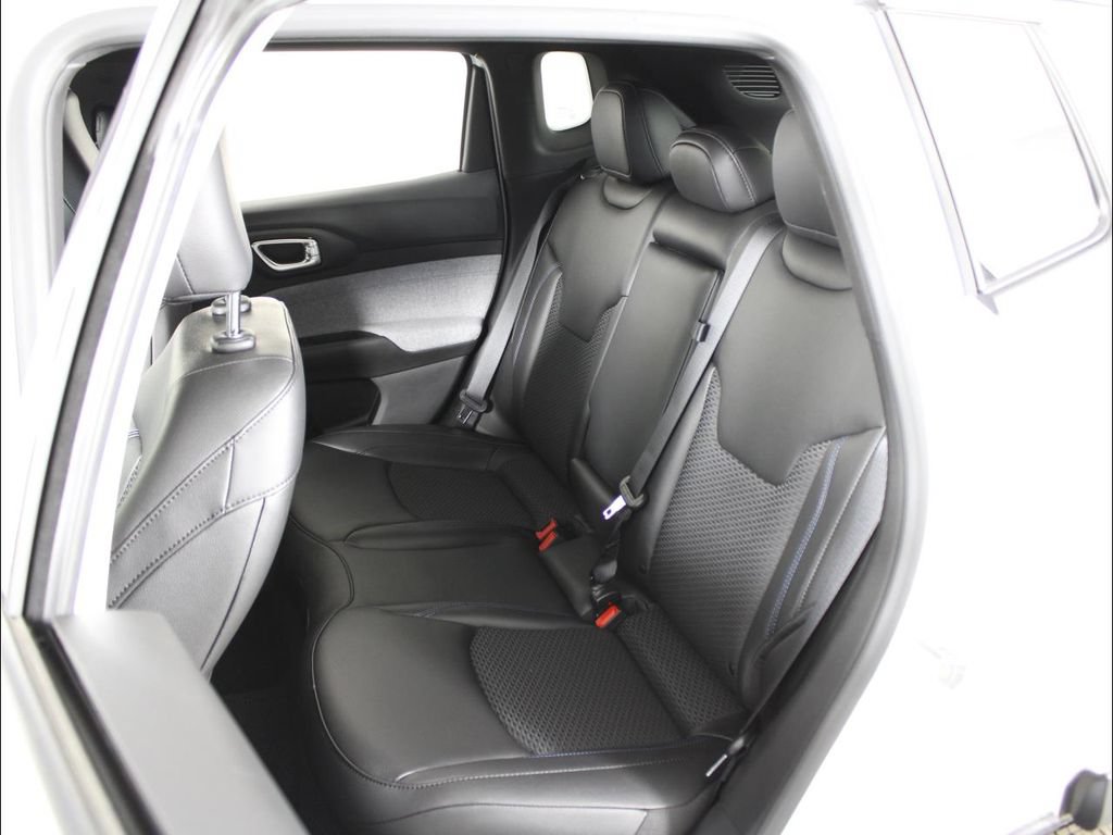 New 2025 Jeep Compass Latitude AWD/4WD image 28