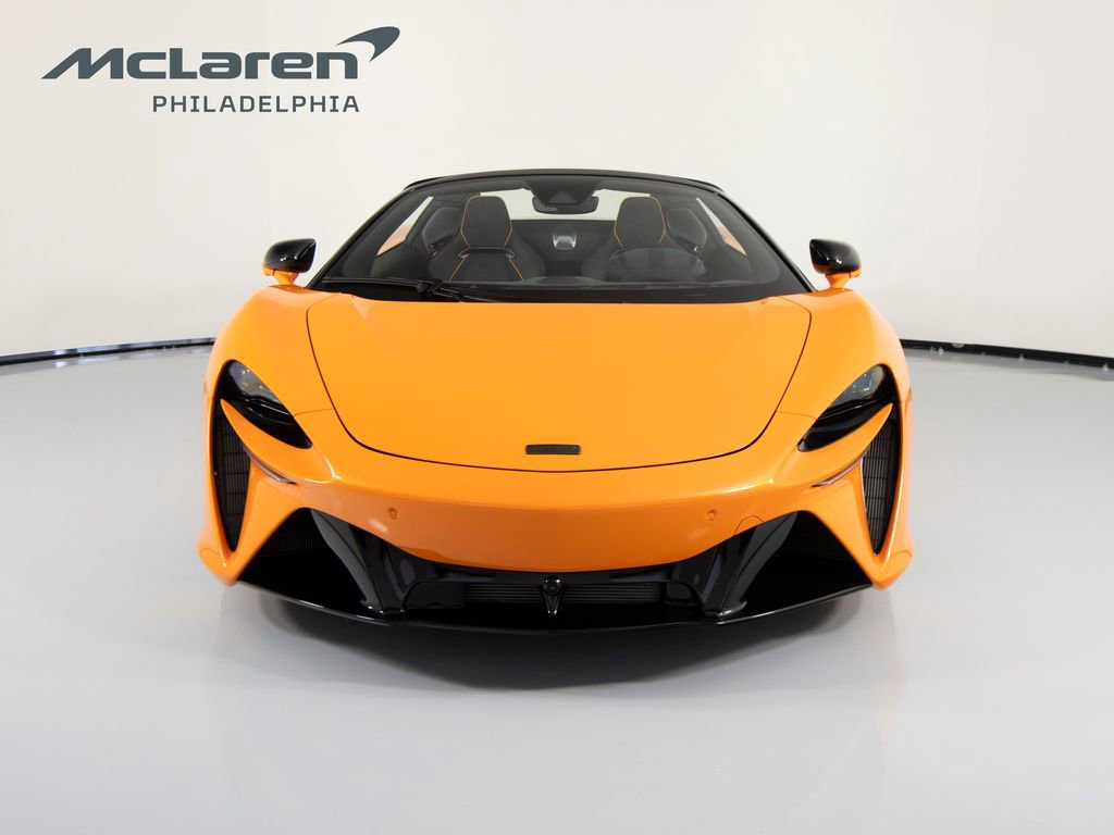 Used 2025 McLaren Artura Spider image 3