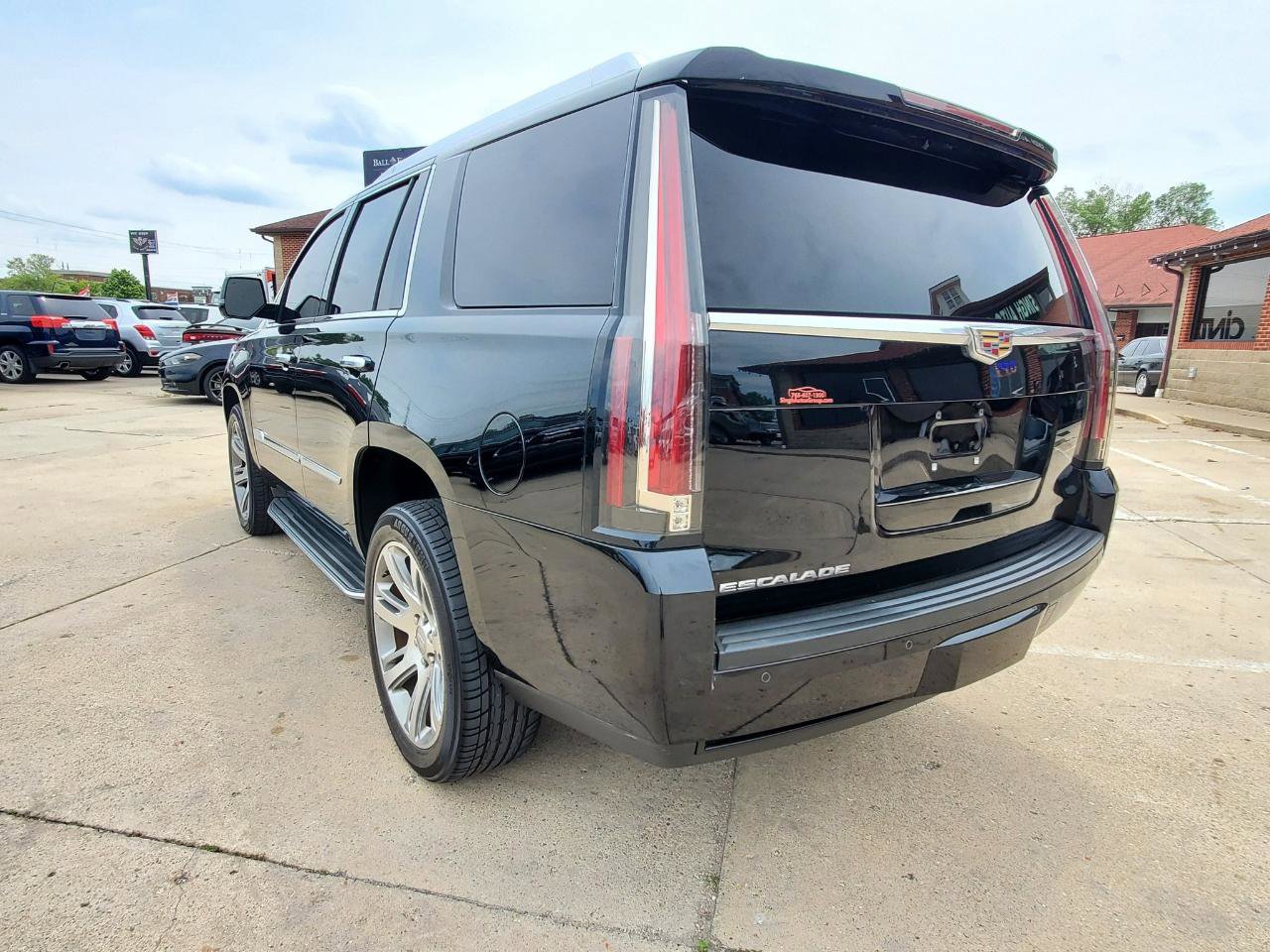 Used 2016 Cadillac Escalade Luxury AWD/4WD image 6