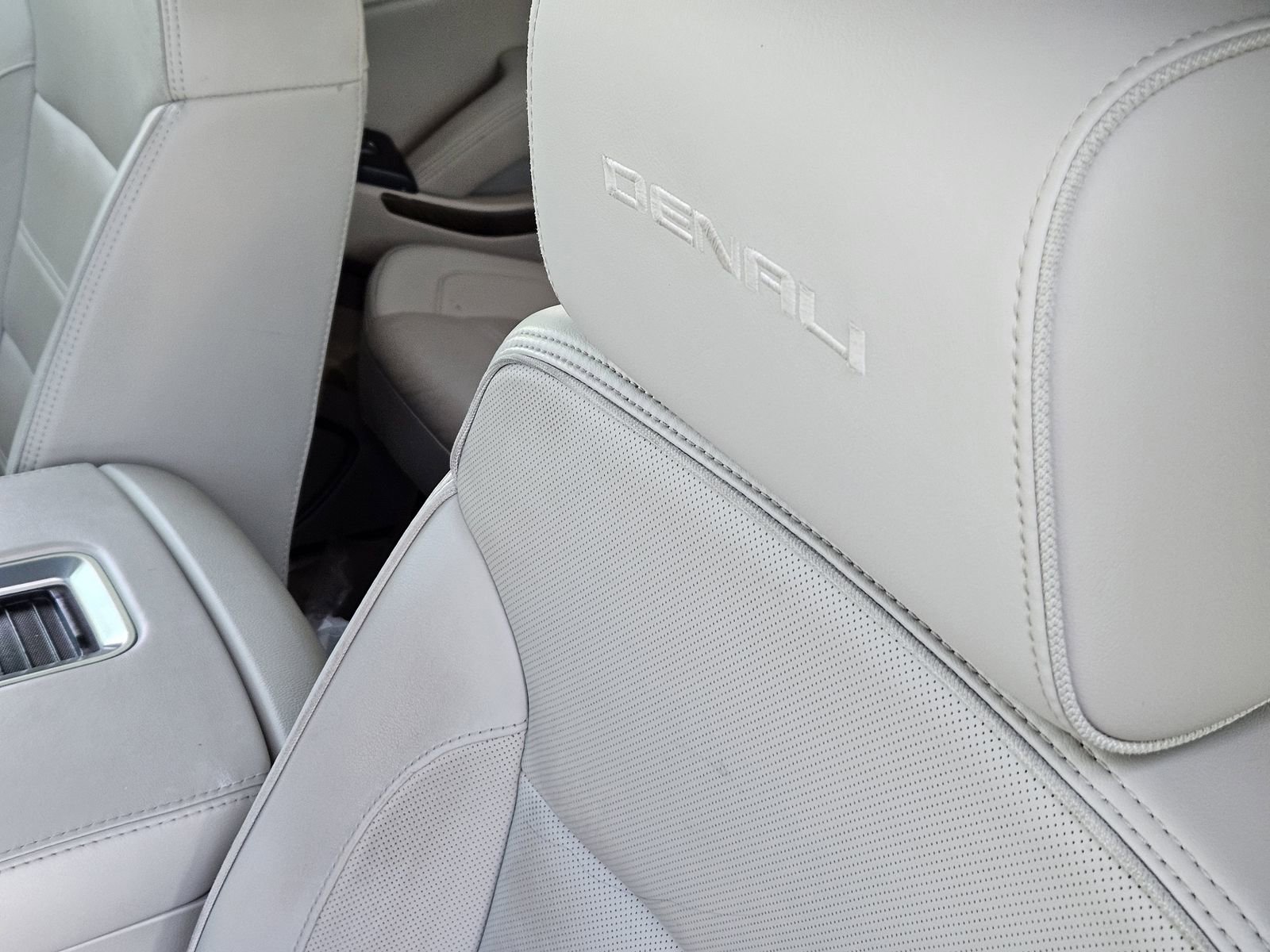 Used 2019 GMC Yukon Denali w/ Denali Ultimate Package image 31