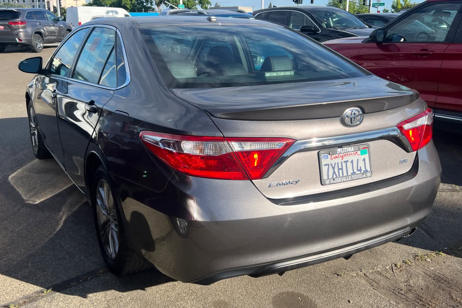 Used 2017 Toyota Camry SE w/ Moonroof Package image 6