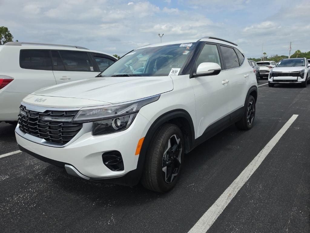 Certified 2025 Kia Seltos EX FWD image 8