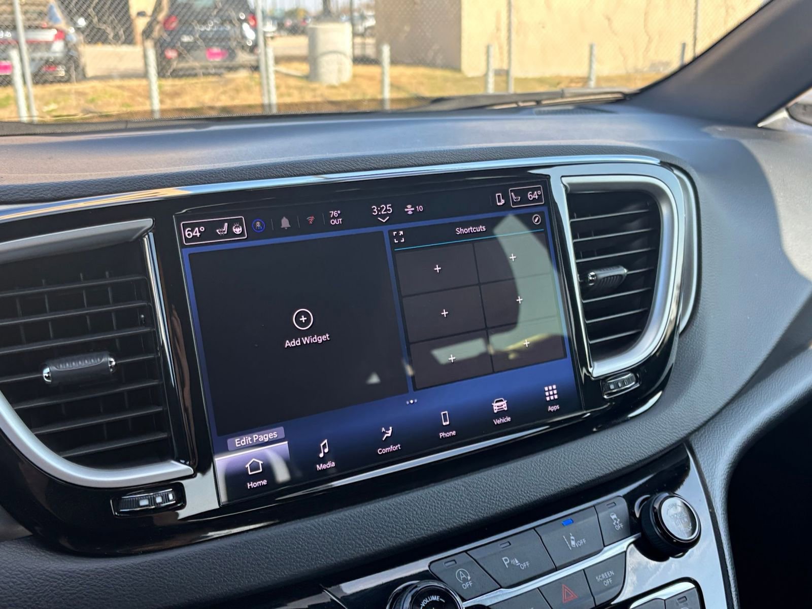 Used 2025 Chrysler Pacifica Select image 20