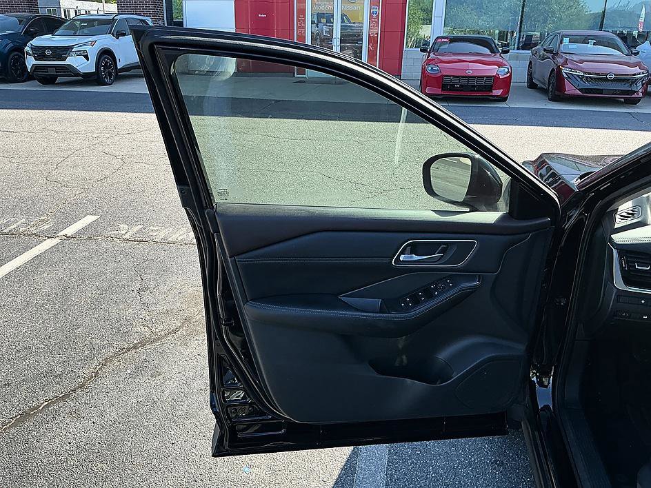 Used 2021 Nissan Rogue SV w/ Premium Package FWD image 11