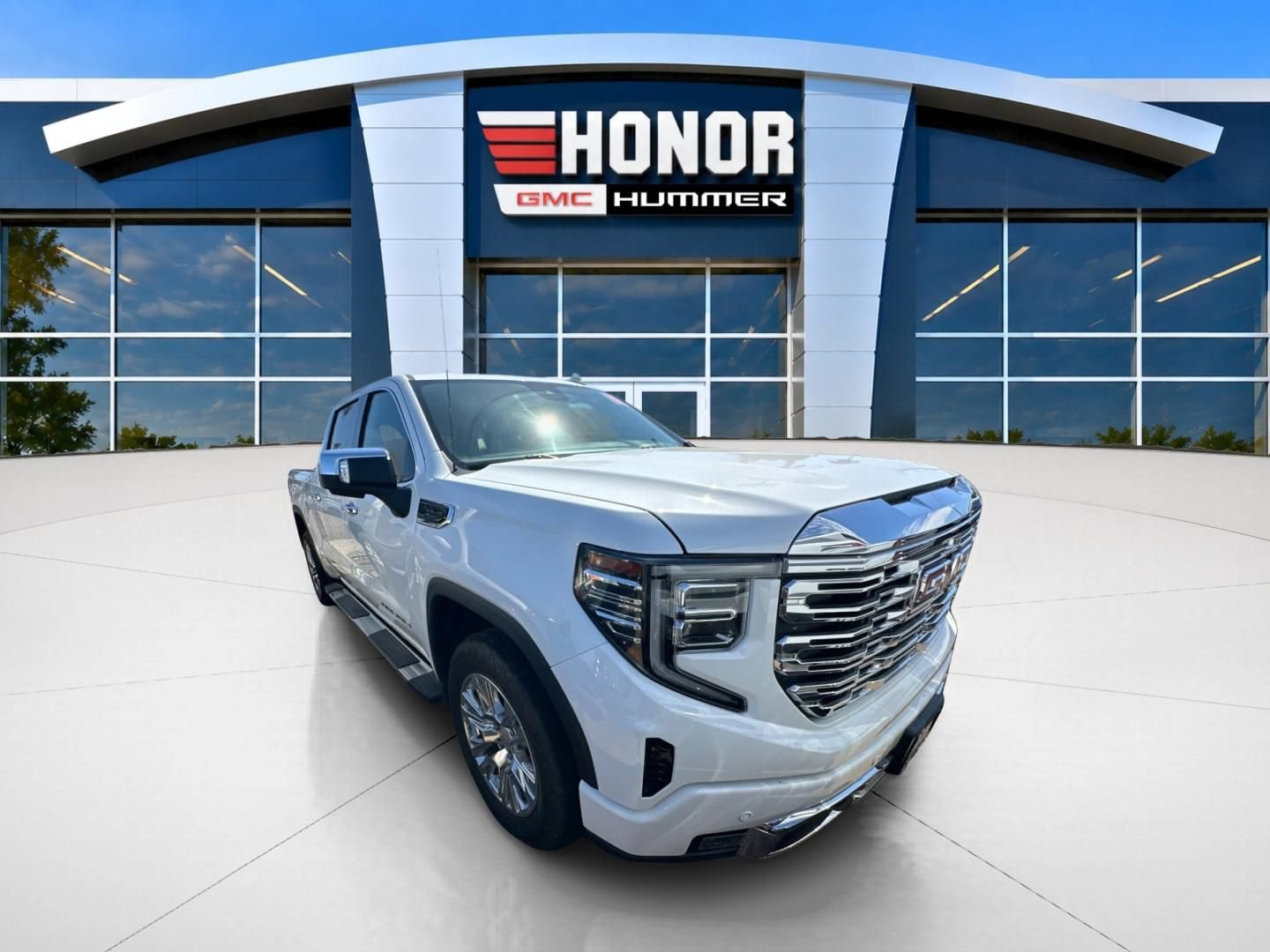 Used 2023 GMC Sierra 1500 Denali AWD/4WD image 2