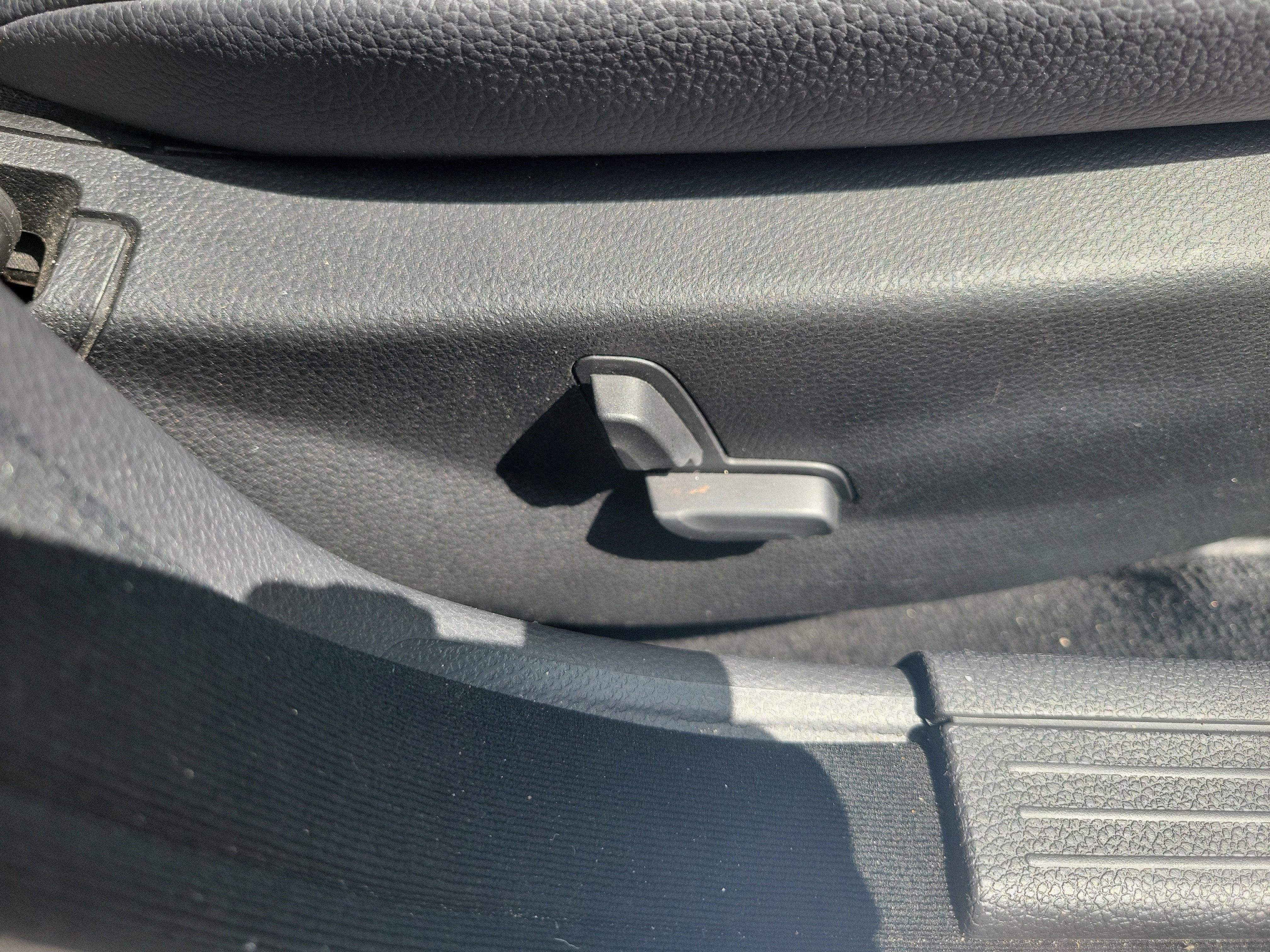 Used 2010 Mercedes-Benz C 300 Sedan image 9