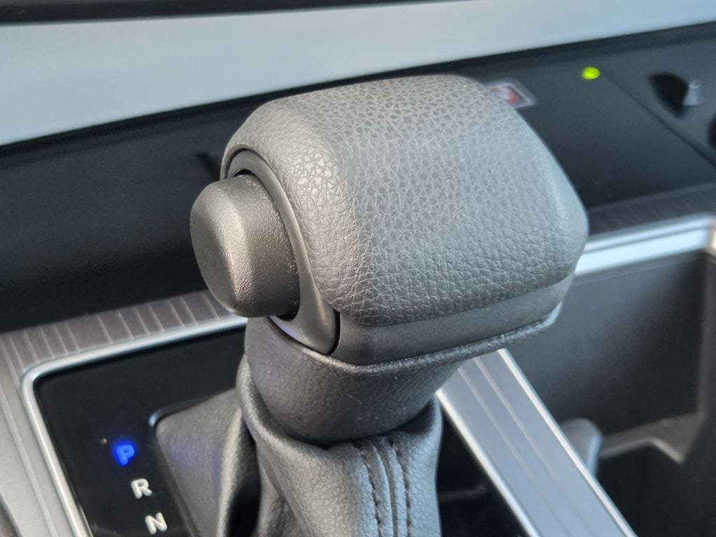 Used 2025 Toyota Sienna LE FWD image 21