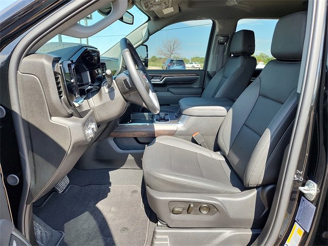 New 2025 GMC Sierra 3500 SLT w/ SLT Convenience Package image 11