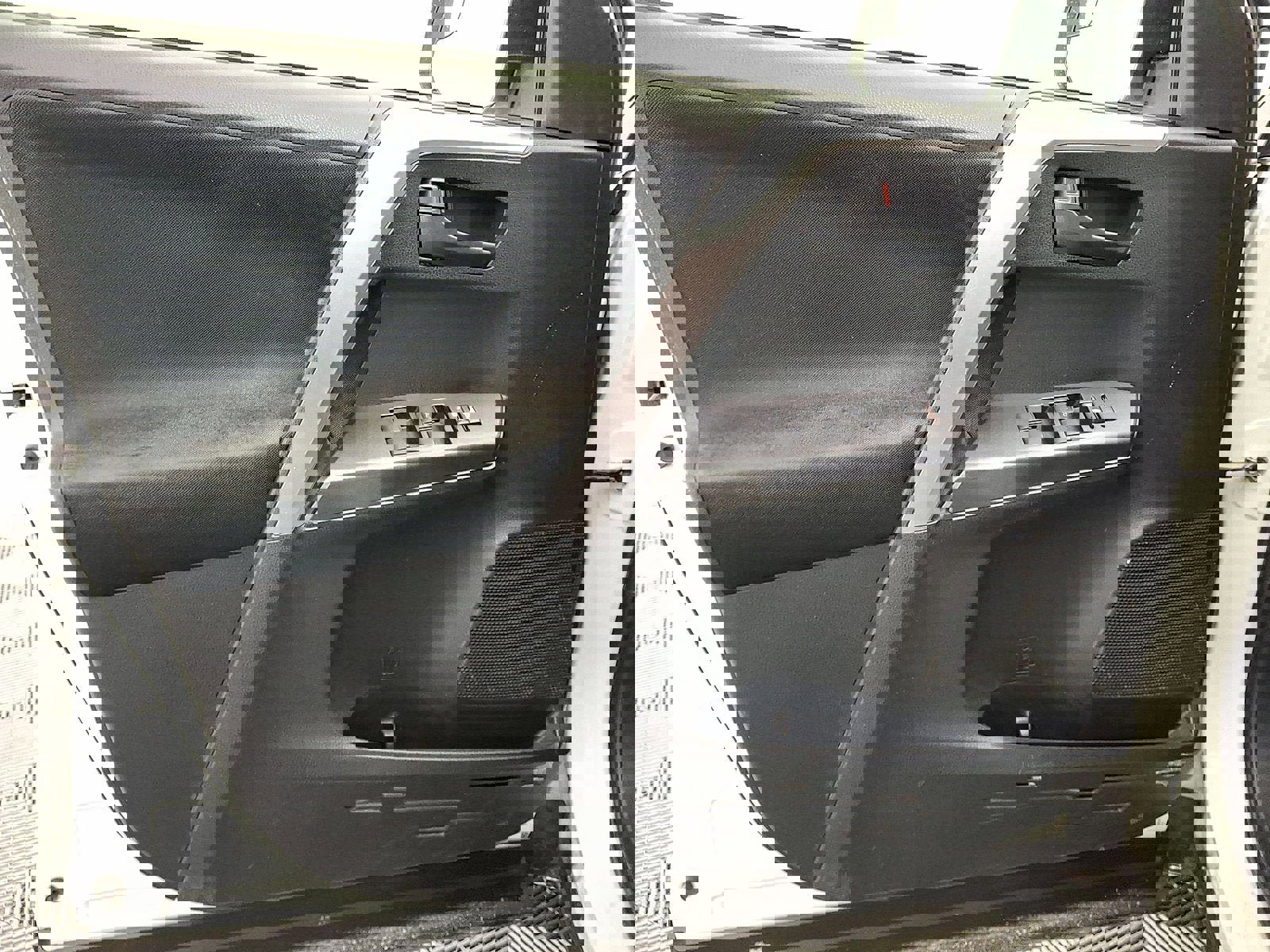 Used 2017 Toyota RAV4 LE image 10