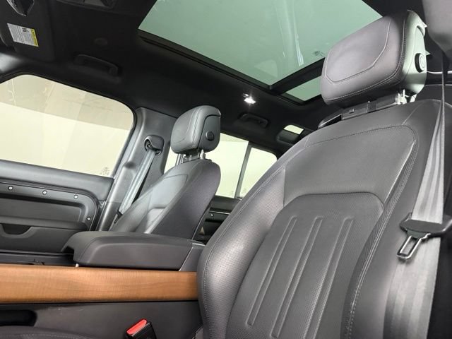 Used 2024 Land Rover Defender 110 X AWD/4WD image 5