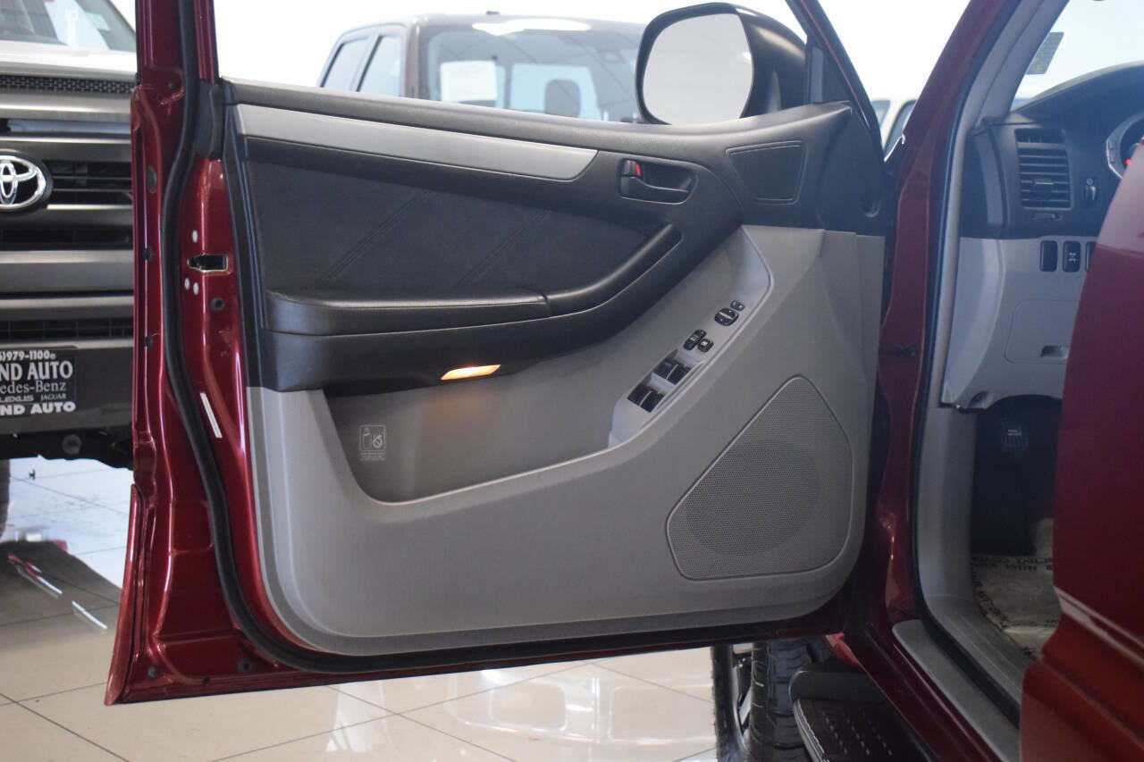 Used 2005 Toyota 4Runner SR5 image 34