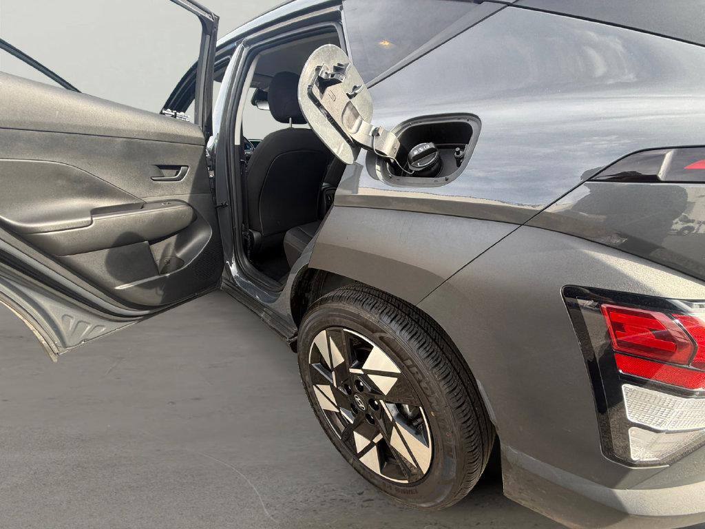 Used 2025 Hyundai Kona SEL FWD image 31