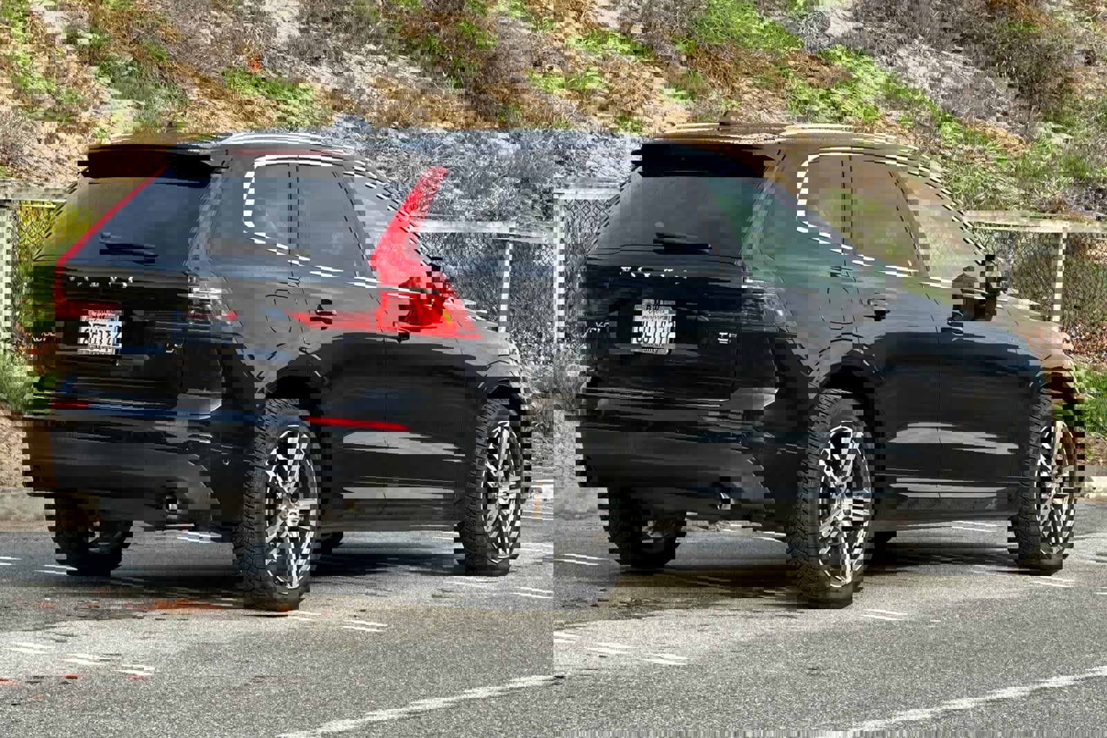 Used 2018 Volvo XC60 T5 Momentum w/ Convenience Package video 2