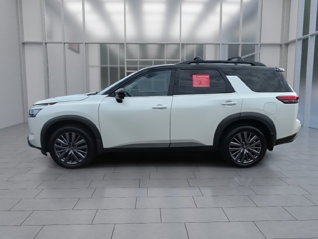 Certified 2024 Nissan Pathfinder SL w/ SL Premium Package AWD/4WD image 5