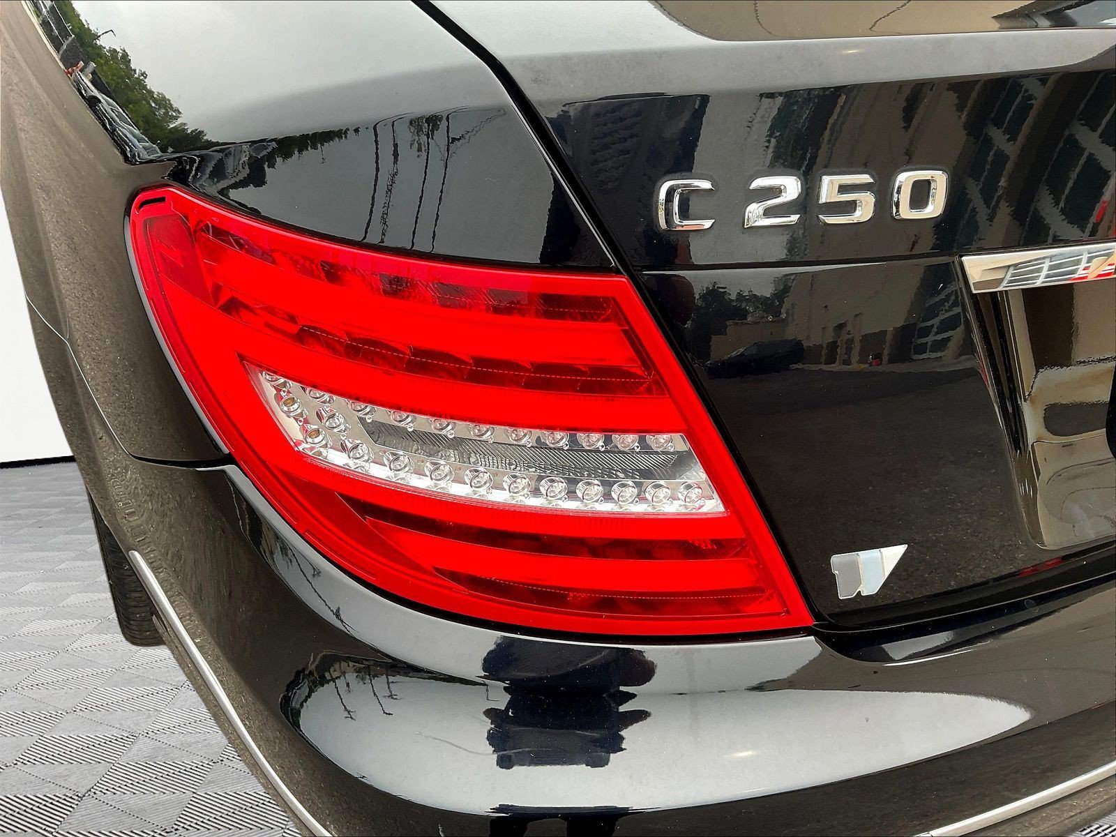 Used 2013 Mercedes-Benz C 250 Sedan image 22