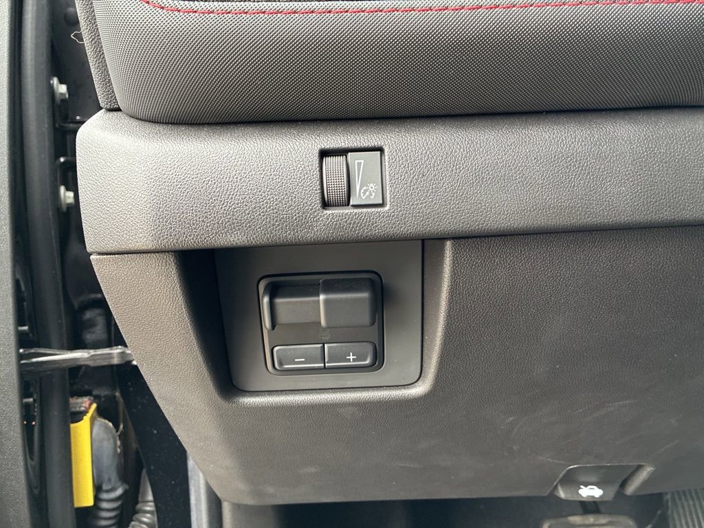 Used 2024 Chevrolet Colorado Z71 w/ Z71 Convenience Package 2 image 13