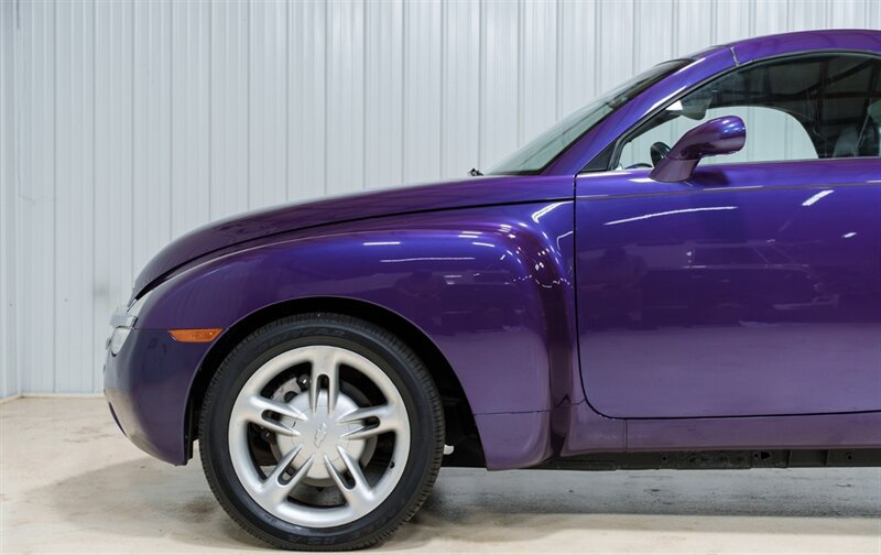 Used 2004 Chevrolet SSR w/ Preferred Equipment Group RWD image 12
