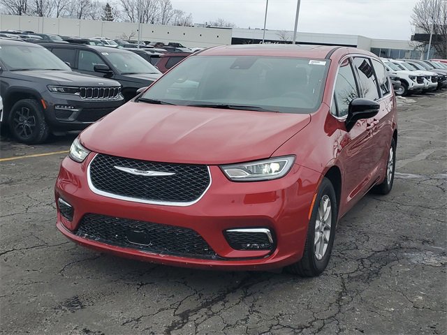 New 2026 Chrysler Pacifica Select image 2