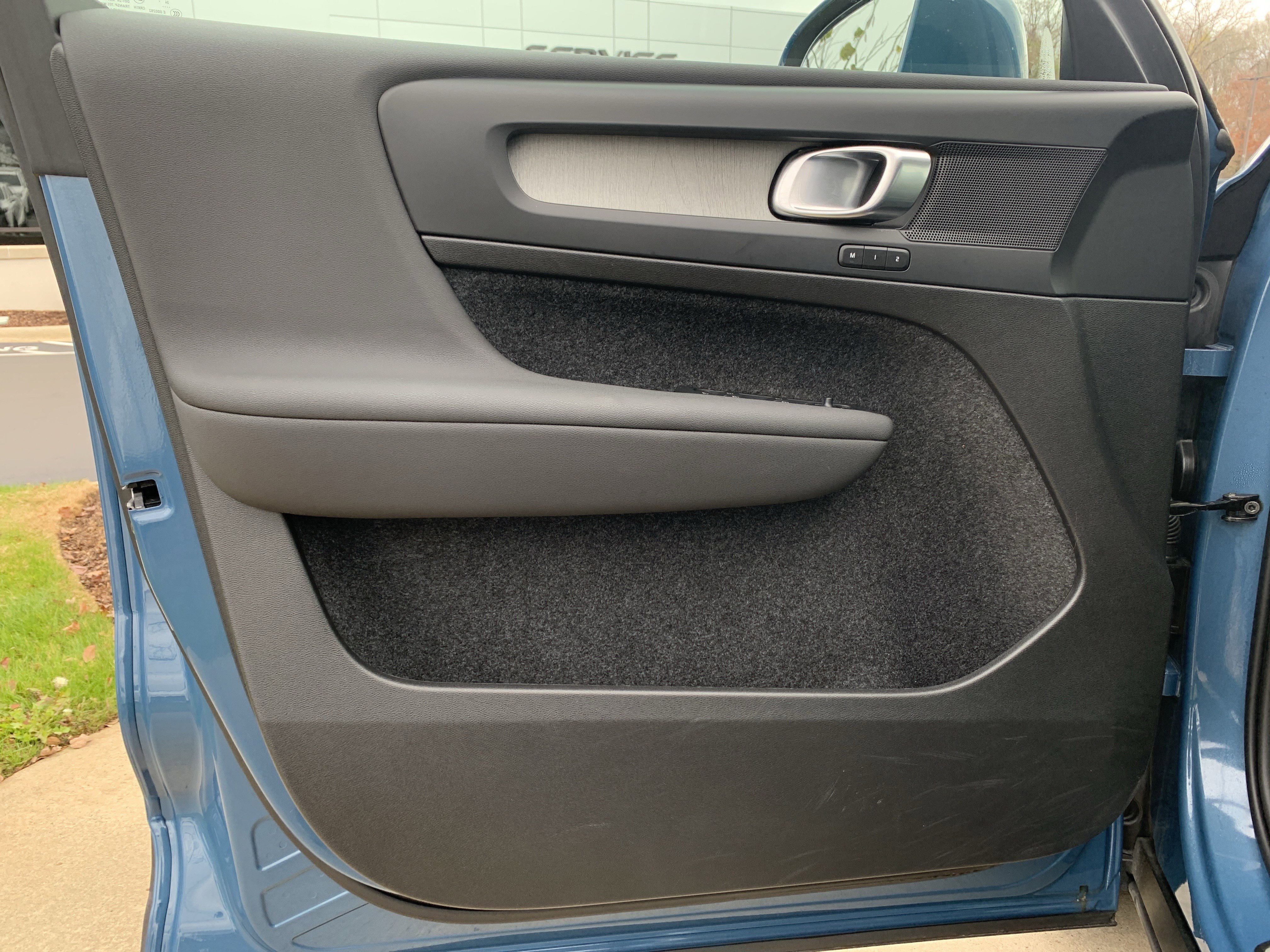 Used 2025 Volvo XC40 B5 Core image 14