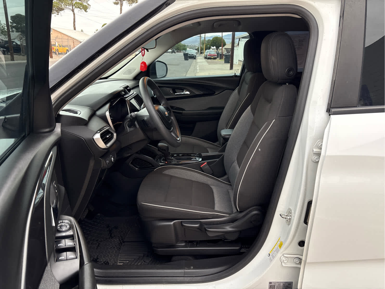 Used 2023 Chevrolet TrailBlazer LS image 10