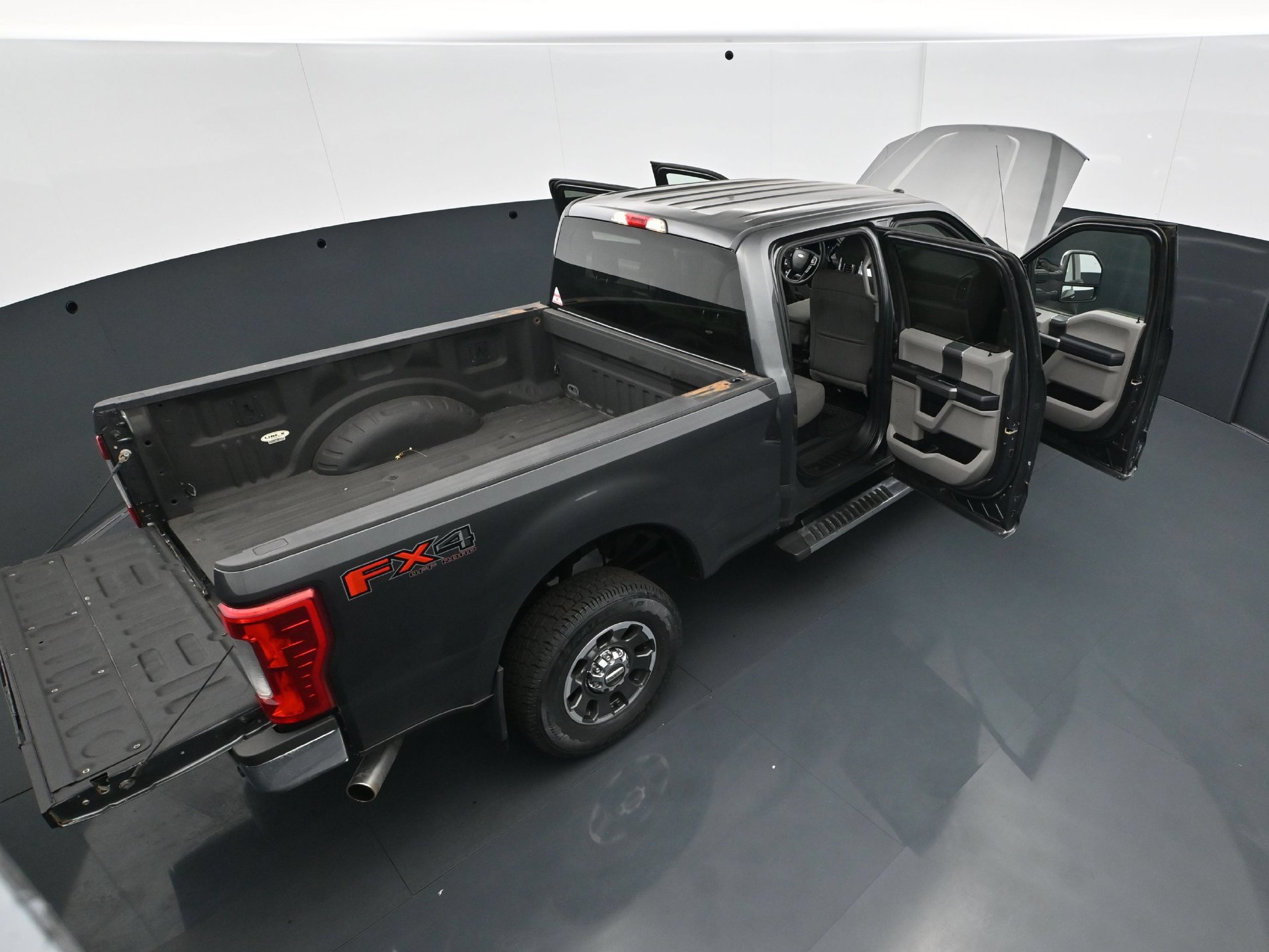 Used 2019 Ford F250 XLT w/ XLT Premium Package AWD/4WD image 42