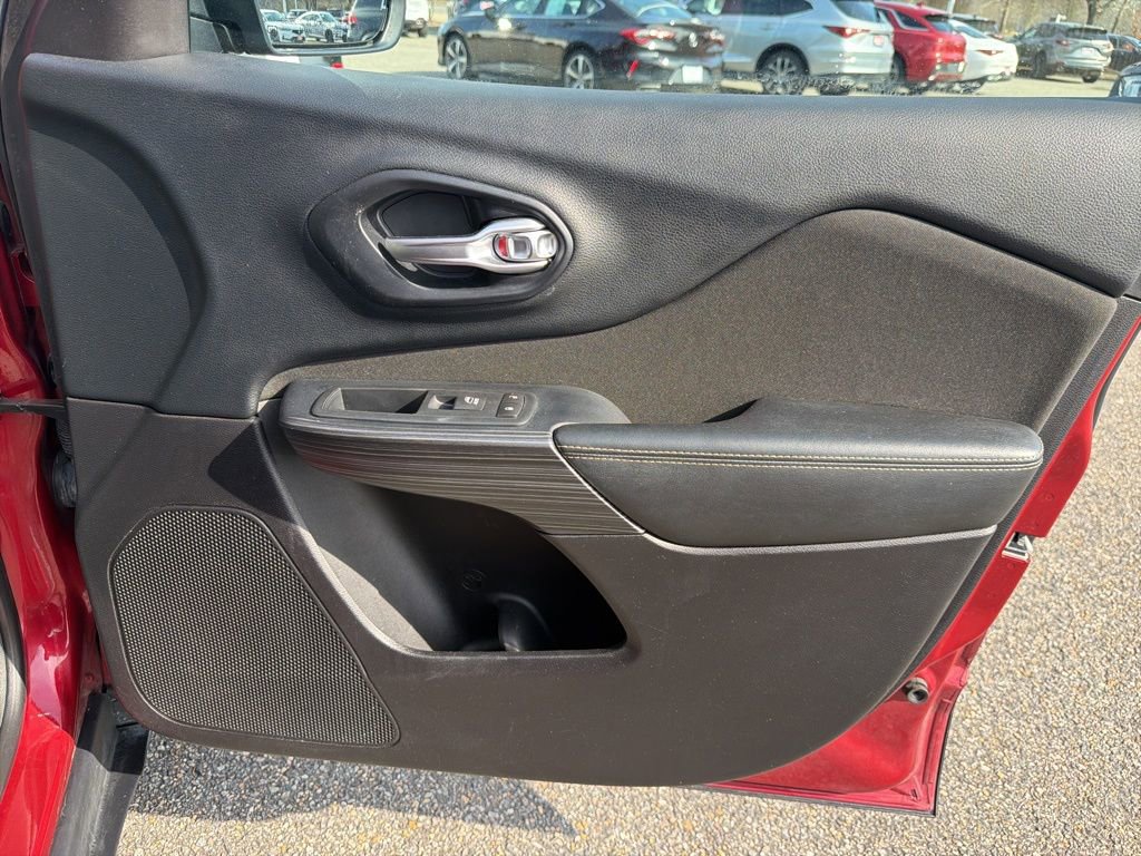 Used 2016 Jeep Cherokee Latitude w/ Safety/Convenience Group image 25