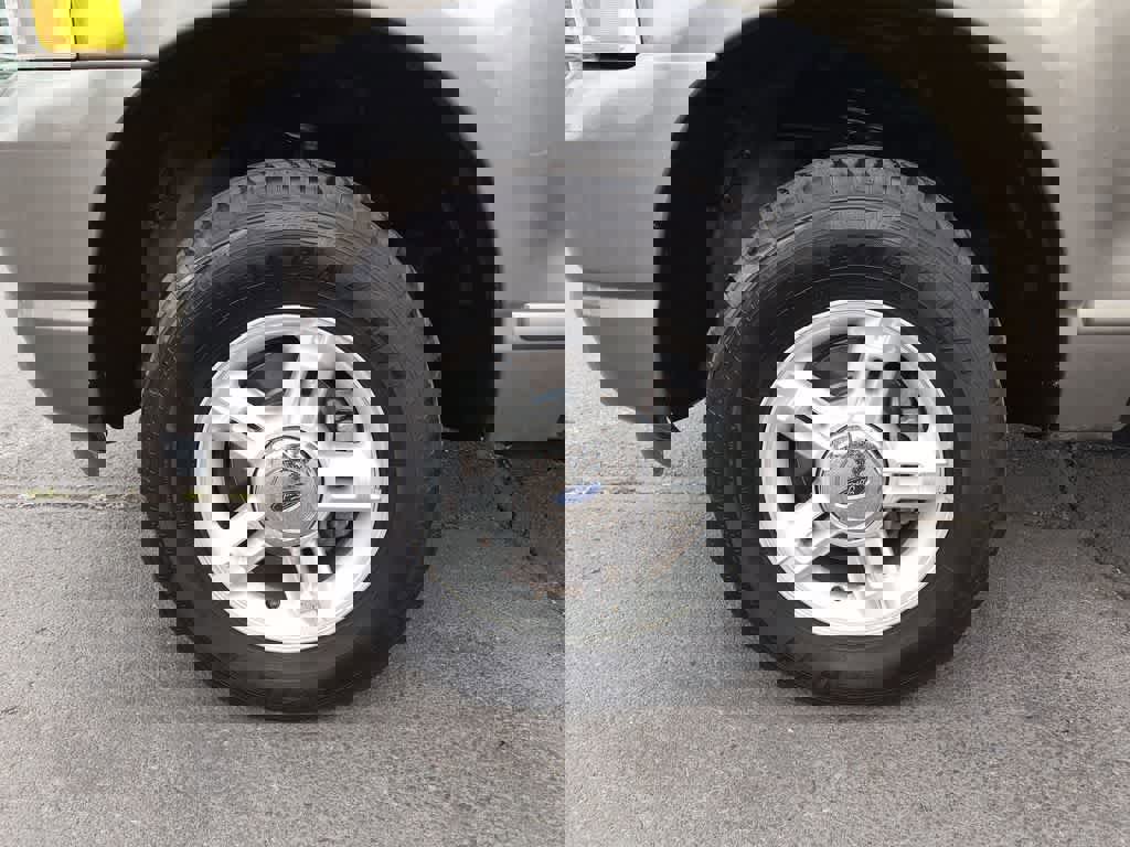 Used 2004 Ford Explorer XLT image 10