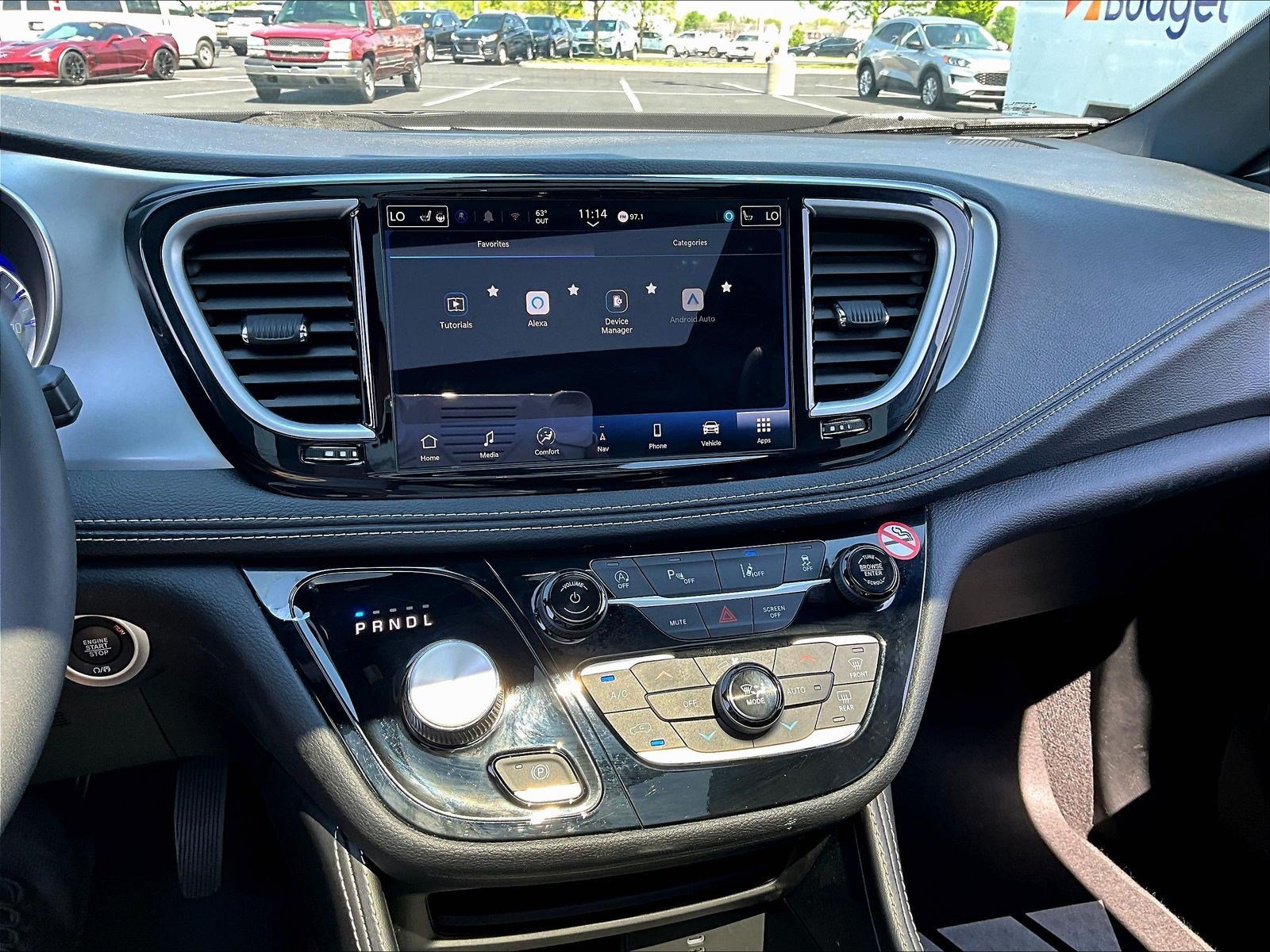 Used 2026 Chrysler Pacifica Limited w/ S Appearance Package FWD image 15