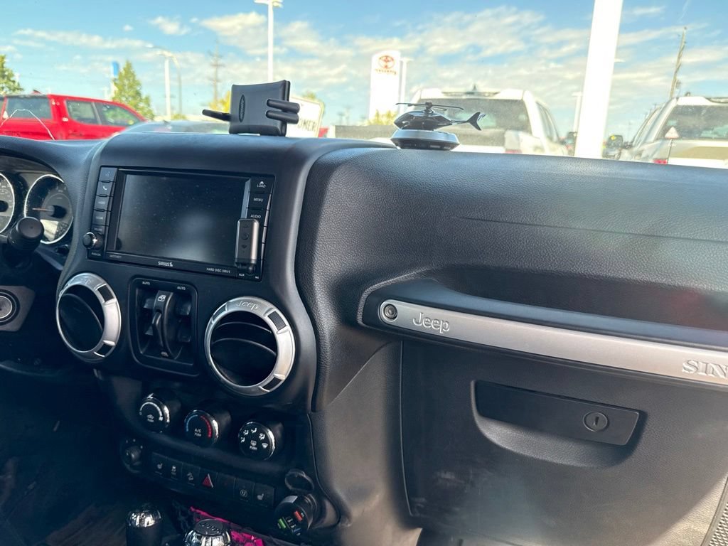 Used 2015 Jeep Wrangler Unlimited Rubicon w/ Max Tow Package AWD/4WD image 12