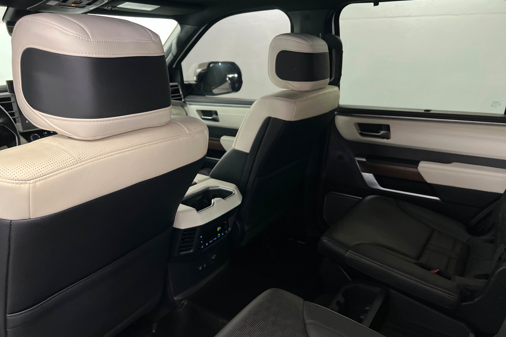 Used 2023 Toyota Sequoia Capstone AWD/4WD image 20