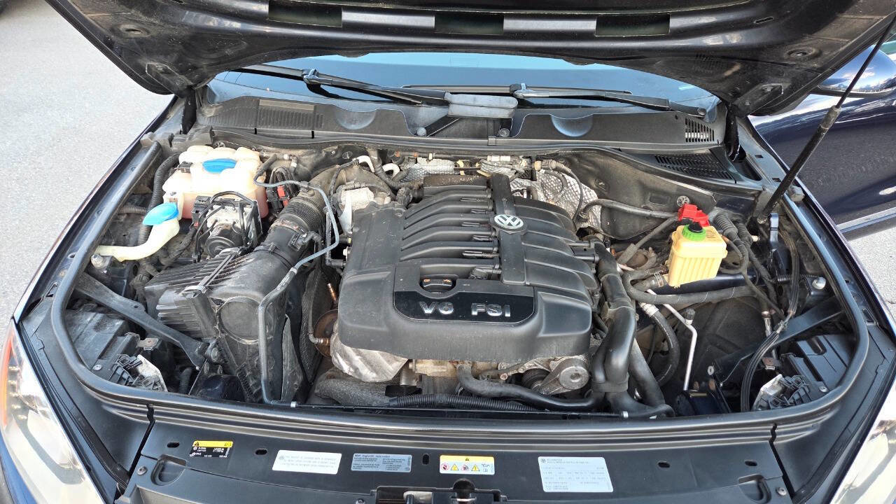 Used 2012 Volkswagen Touareg VR6 image 48
