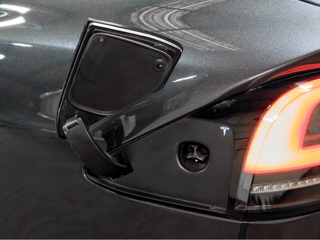 Used 2024 Tesla Model X image 5