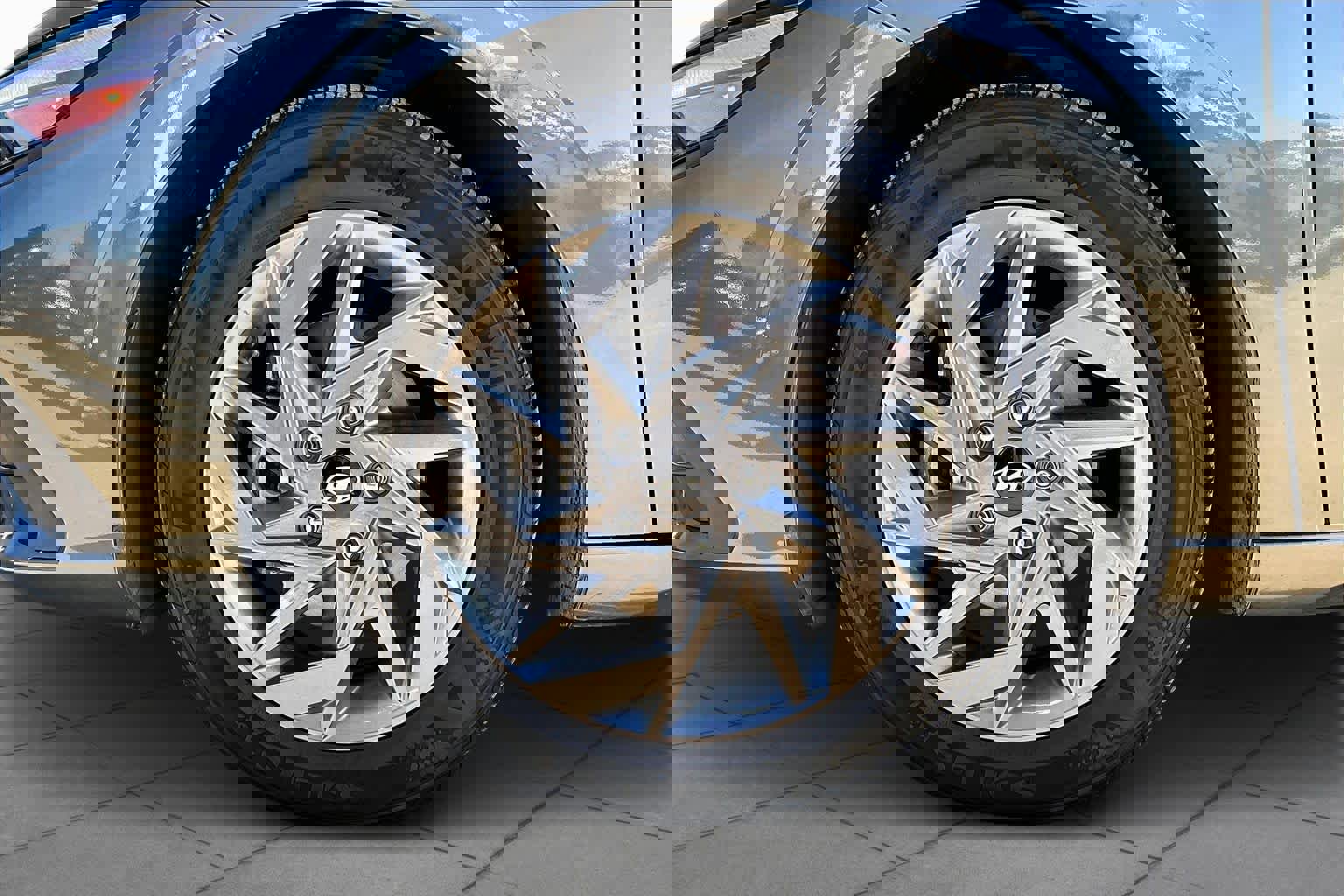 Used 2024 Hyundai Elantra SEL image 9