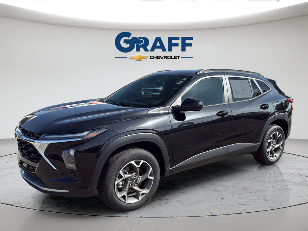 Used 2025 Chevrolet Trax LT w/ Driver Confidence Package FWD image 2