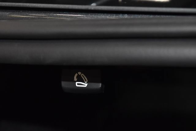 Used 2024 Volkswagen Jetta SE image 32