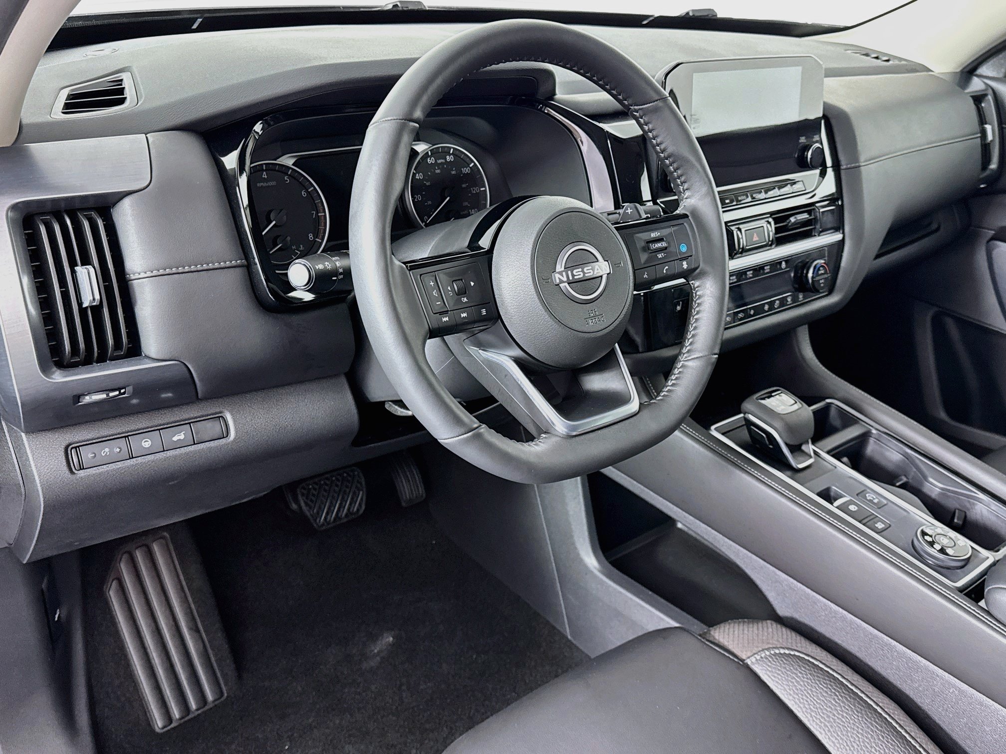 Used 2025 Nissan Pathfinder SL AWD/4WD image 9