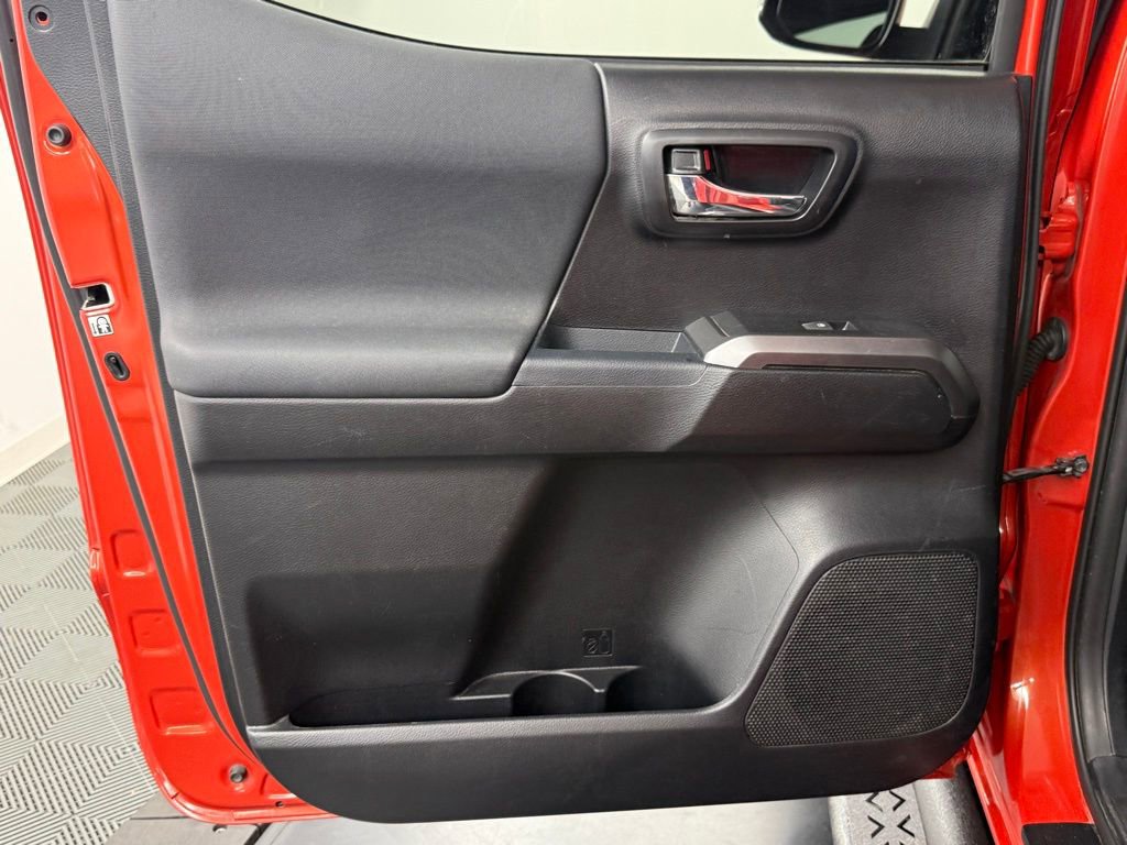 Used 2018 Toyota Tacoma TRD Sport AWD/4WD image 37