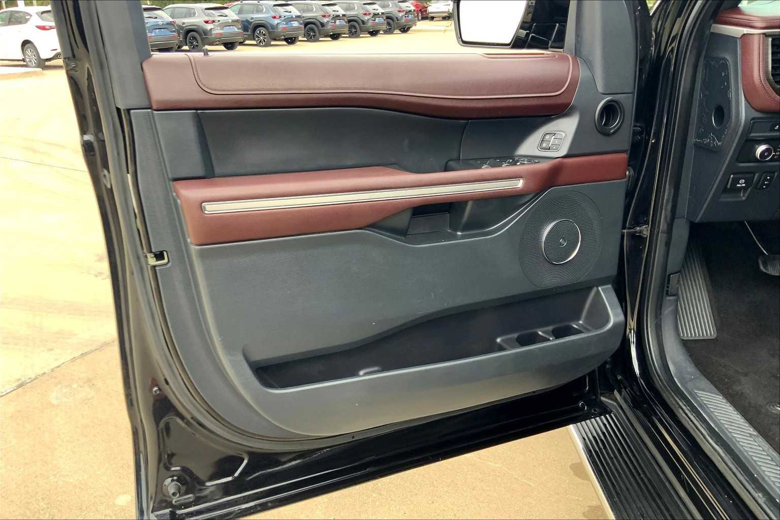 Used 2022 Ford Expedition Limited image 18