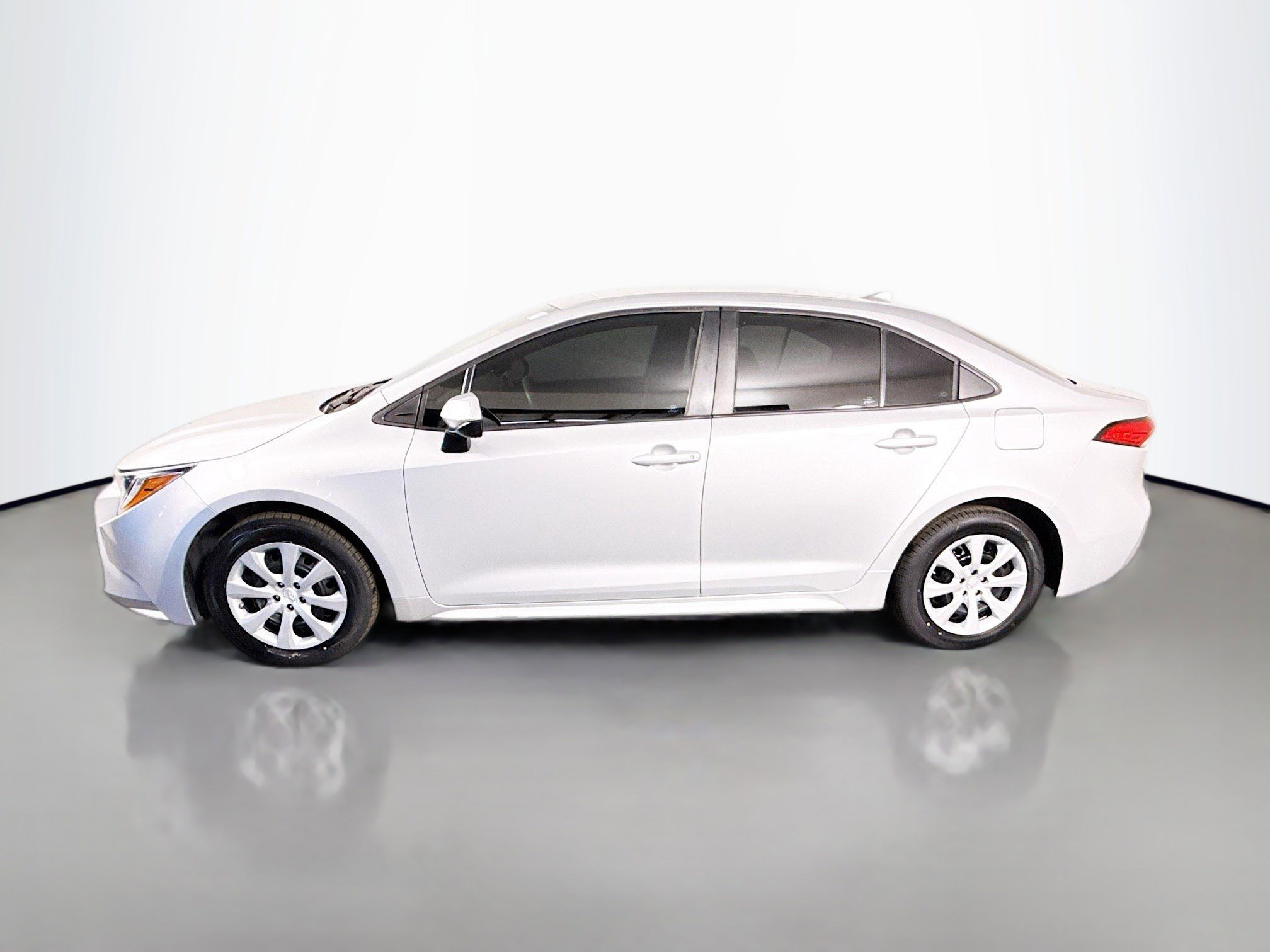 Used 2022 Toyota Corolla LE image 6
