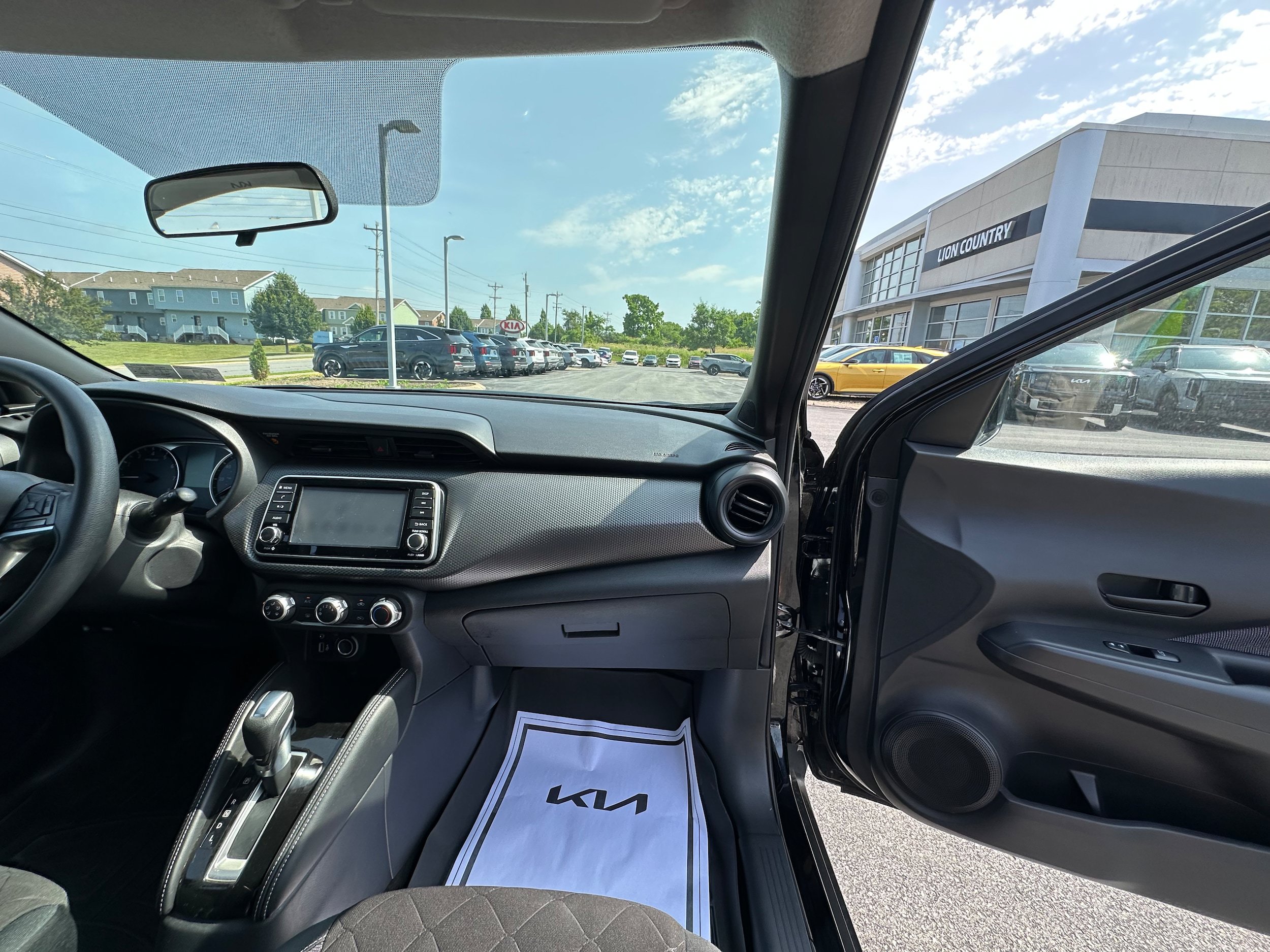 Used 2019 Nissan Kicks S FWD image 18