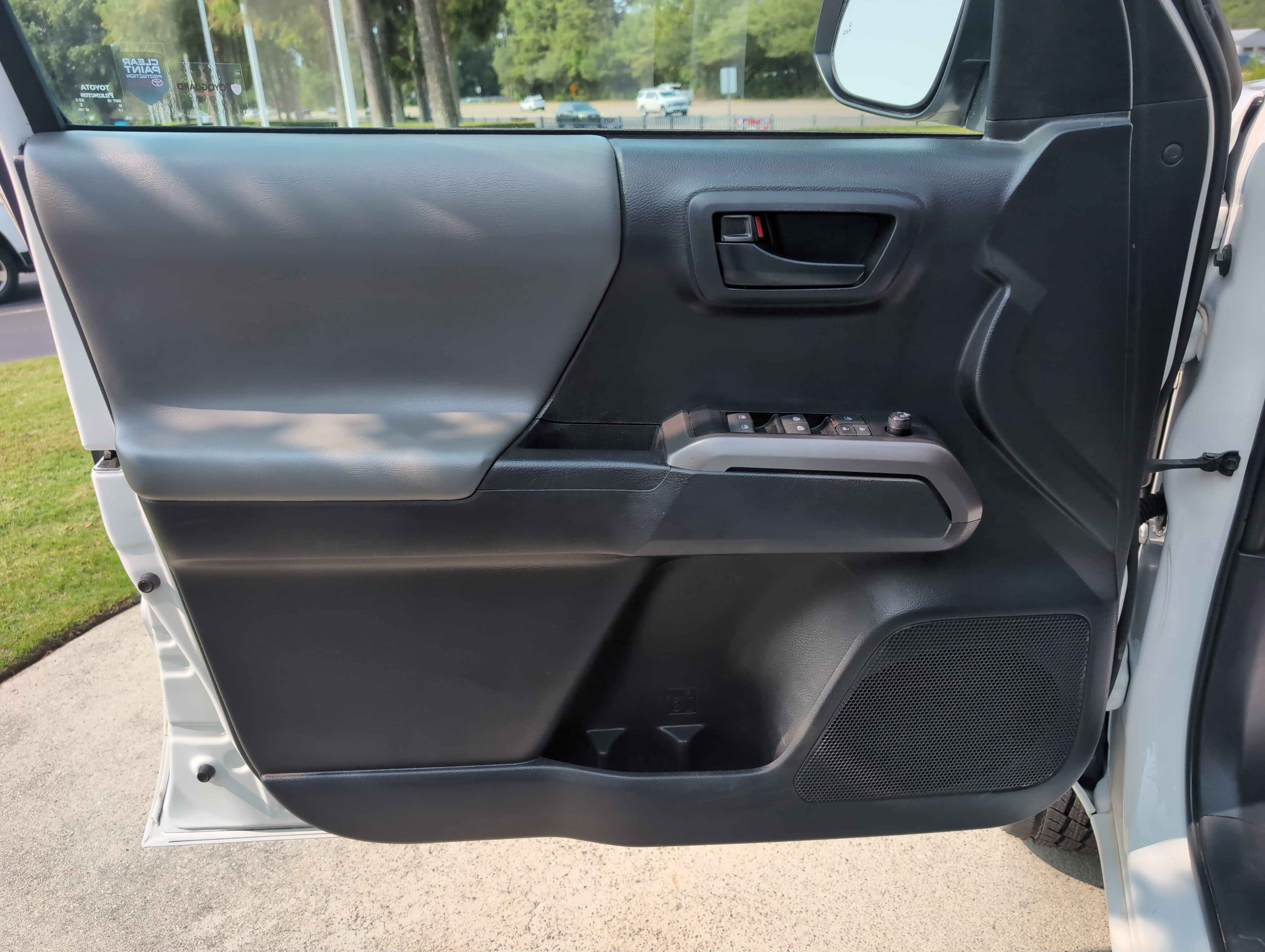Used 2023 Toyota Tacoma SR5 AWD/4WD image 14