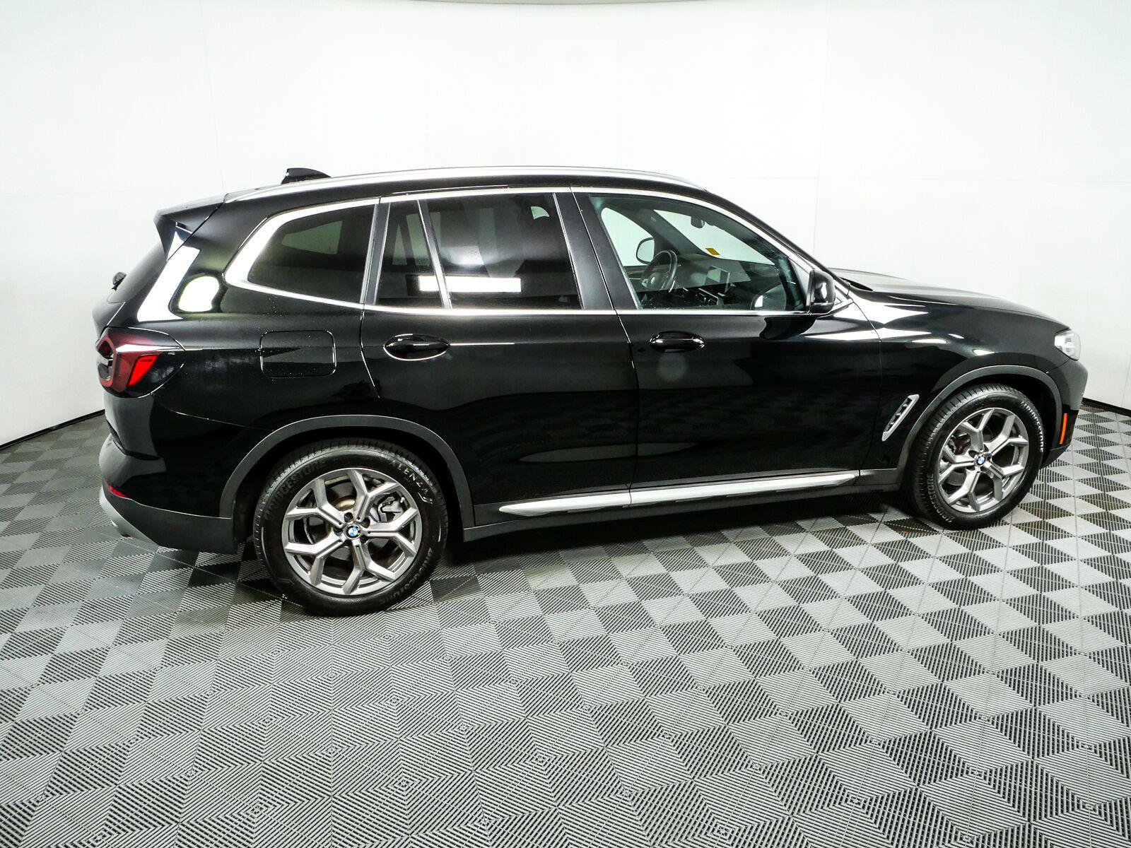Used 2023 BMW X3 sDrive30i w/ Convenience Package RWD image 2