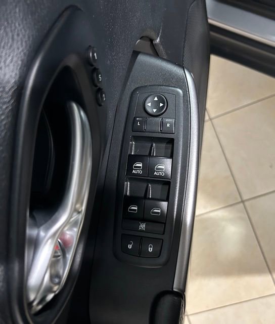 Used 2019 Jeep Cherokee Limited w/ Luxury Group image 19