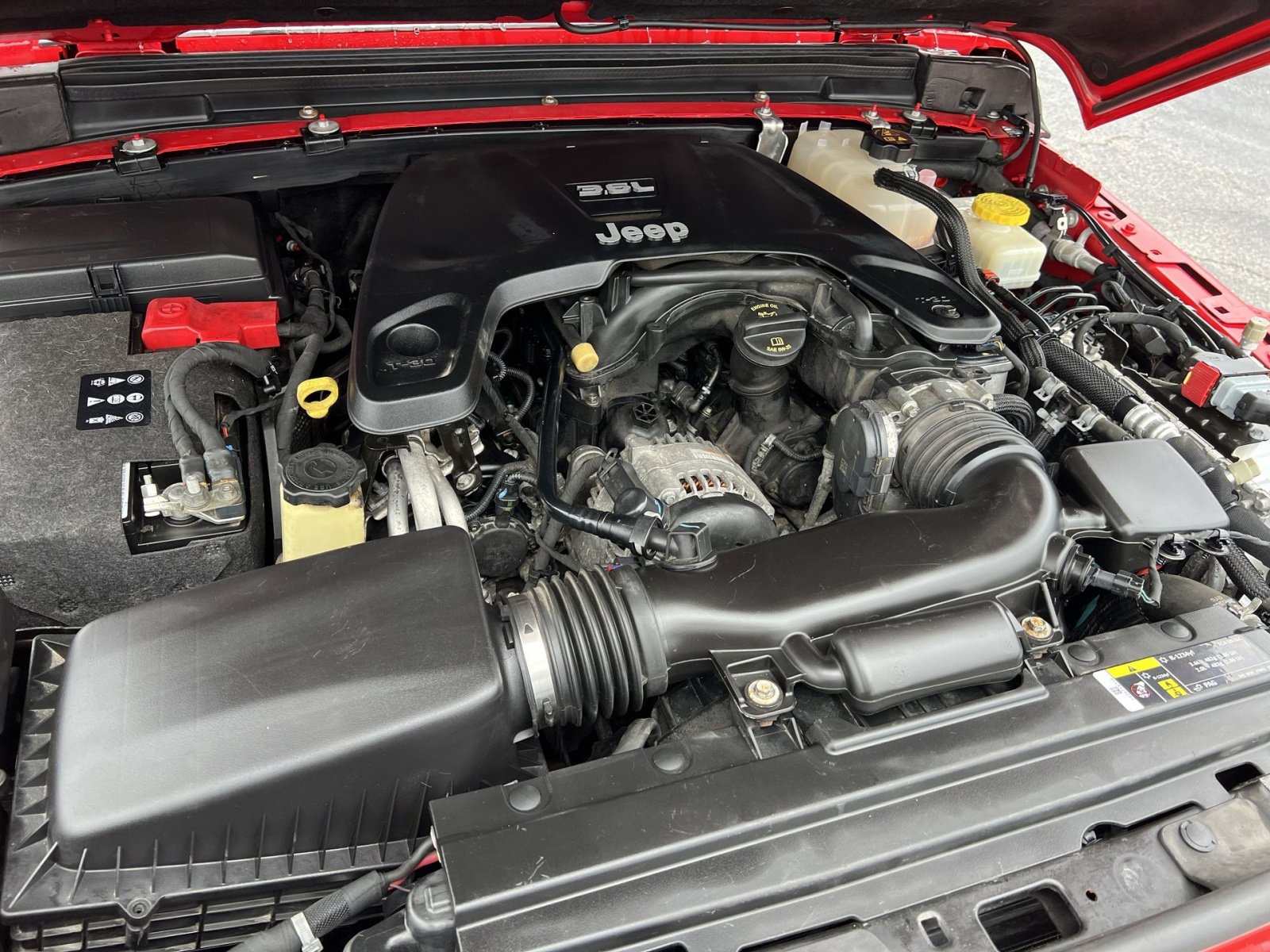 Used 2018 Jeep Wrangler Unlimited Sahara image 27