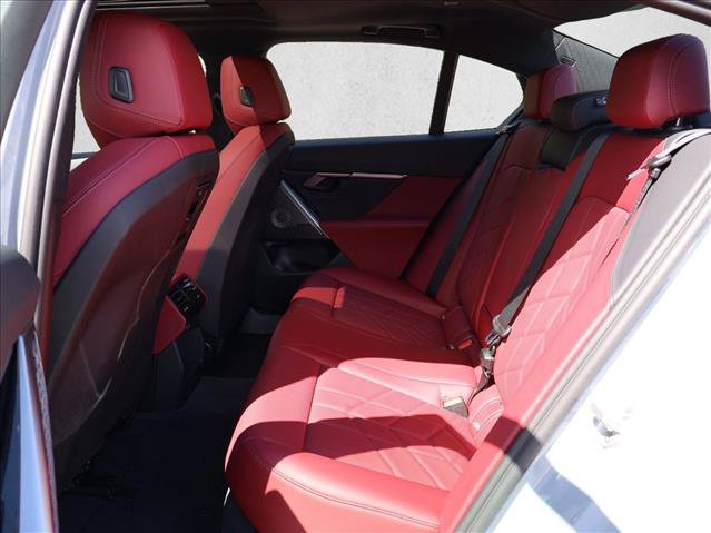 Used 2026 BMW i5 eDrive40 AWD/4WD image 23