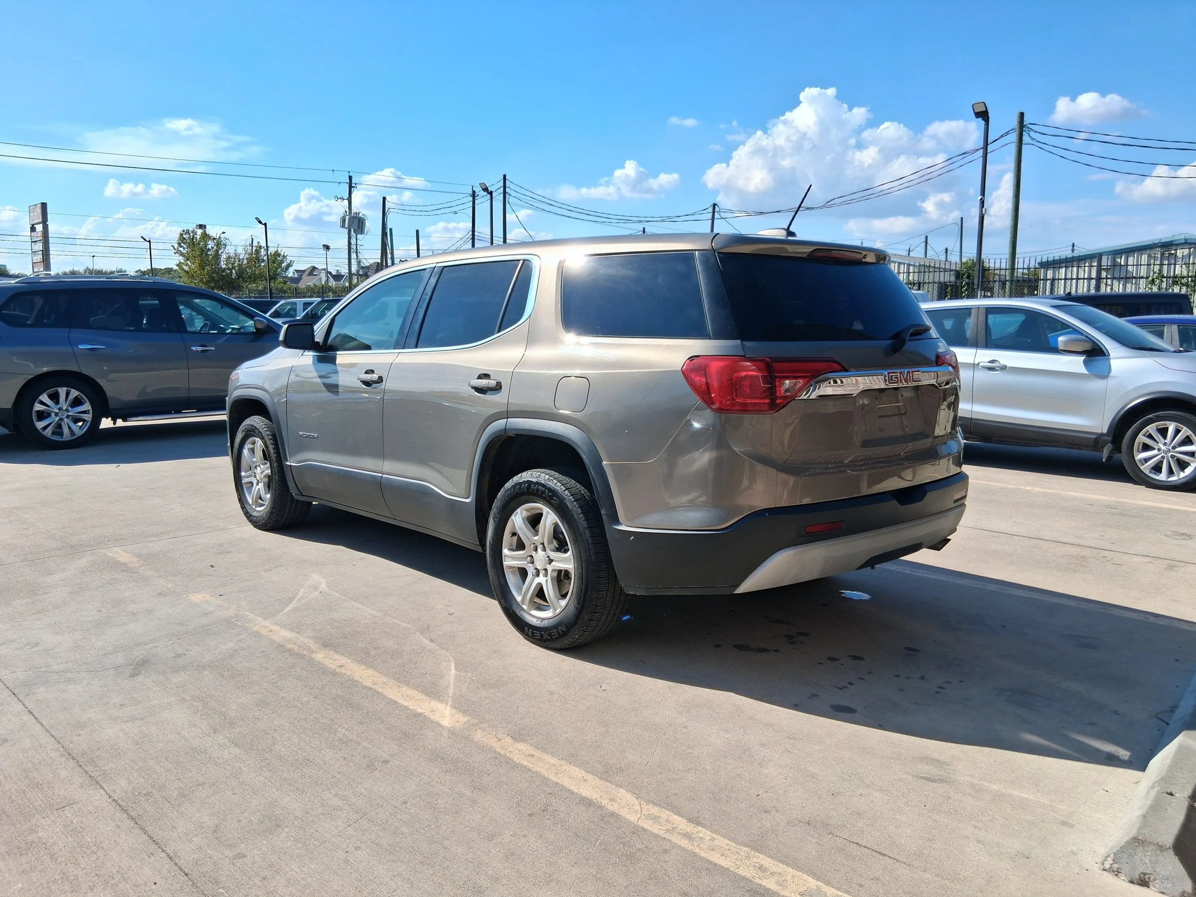 Used 2019 GMC Acadia SLE AWD/4WD image 5